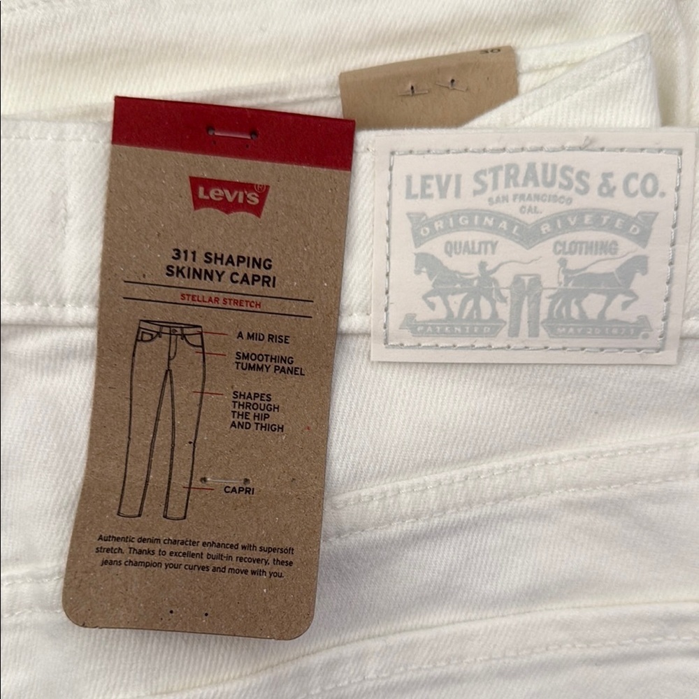 Levi's White 311 Shaping Skinny Capri Women’s Size 10/30. XX